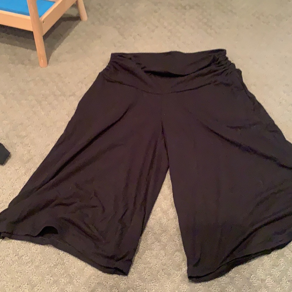 Old navy maternity flowy pants